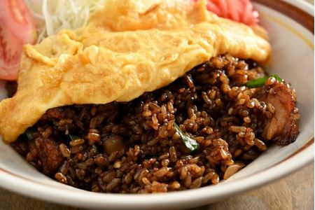 黒チャーハン