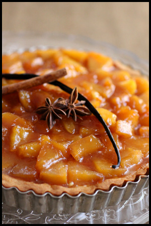 いちごとシナモン香る♪りんごのカスタードタルト♪とデコレーション長田知恵 つき 料理研究家