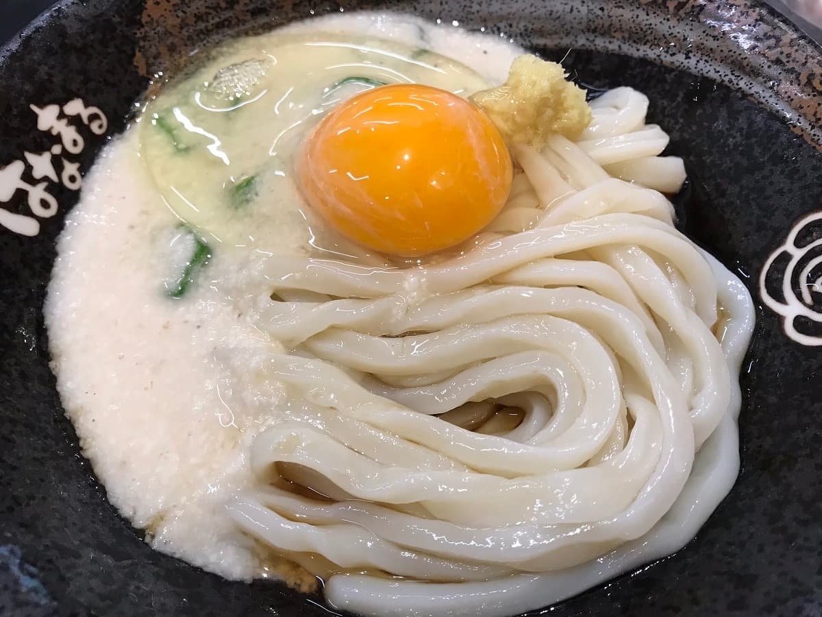 香川うどん旅 山かけ鉄火しょうゆうどんは新しい讃岐うどんのスタイルで、美味しい！！』by Tomy33625 : 手打うどん 三徳さんとく -太田 うどん食べログ