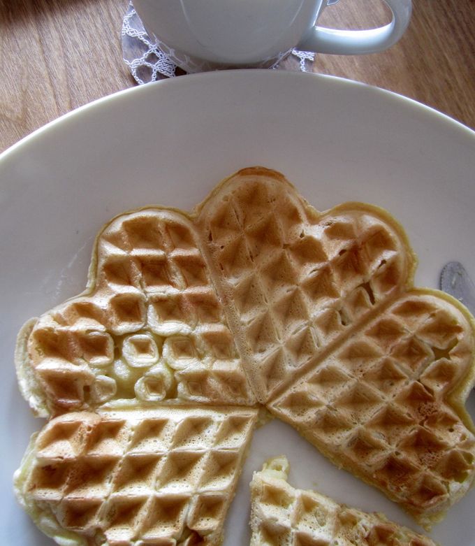 ティータイムだけではなく、山小屋でも食べる!「ワッフル」はノルウェーの定番フード「マイナビウーマン」