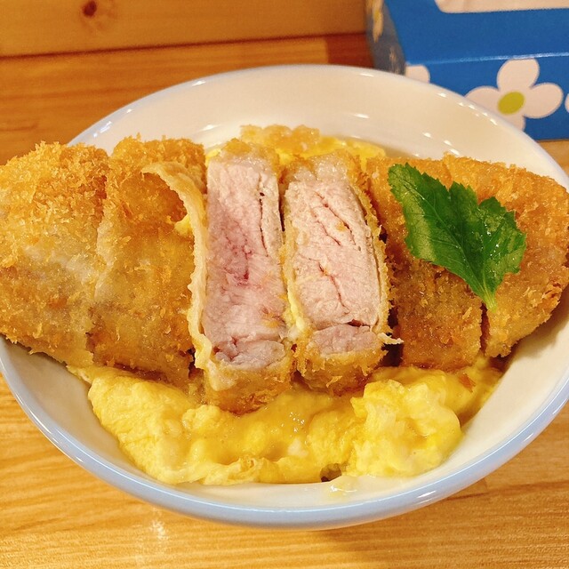 砂田橋のカツ丼専門店「あらた」は低温でじっくり揚げた極厚ジューシーなカツが楽しめるカツ丼専門店