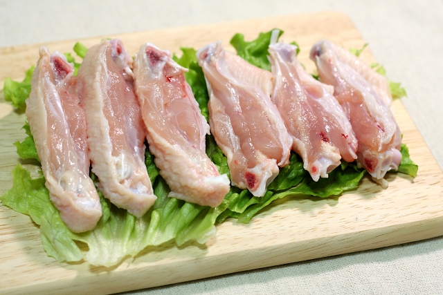 大根と手羽中の煮物☺︎, 炊飯器に入れるだけ🥰, お肉もホロホロ〜, 我が家は1歳の娘が食べやすいかな?, と思って手羽中にしたけど,手羽元だと食べ応えがもっとあって⭕️, 材料, *手羽中 10本, *大根 半分, *醤油、みりん、酒 各大さじ3, *砂糖 大さじ2,*酢 大さじ1, *水 150ml, *ゆで卵 2個, 材料を入れたら通常炊飯。, 出来上がったところにゆで卵を添える。,