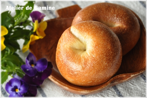 おいしいベーグルを簡単リベイク！水でしっとり皮パリの焼き方