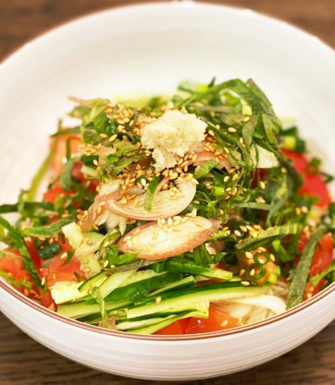 薬味たっぷりそうめん 💓, 『きのう何食べた？』見てると食べたくなるんだふわ🤤, ⭐︎みょうが・大葉・ネギ・トマト・生姜・ツナ・胡麻,シロさんの言うとおり、ツナはツナマヨにして正解だったふわ🥰🎶,きのう何食べた？,シロさん,薬味たっぷりそうめん,そうめんレシピ,ぬい撮り,ぱてぱた,ふわぱて