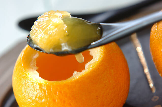 まるで果実そのもの☆夏みかん果肉のゼリー寄せ ポリラップ レシピ