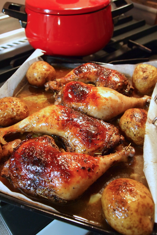 骨付き鶏もも肉のロースト ストウブとオーブンで外はカリカリ！中はジューシーに！racucina