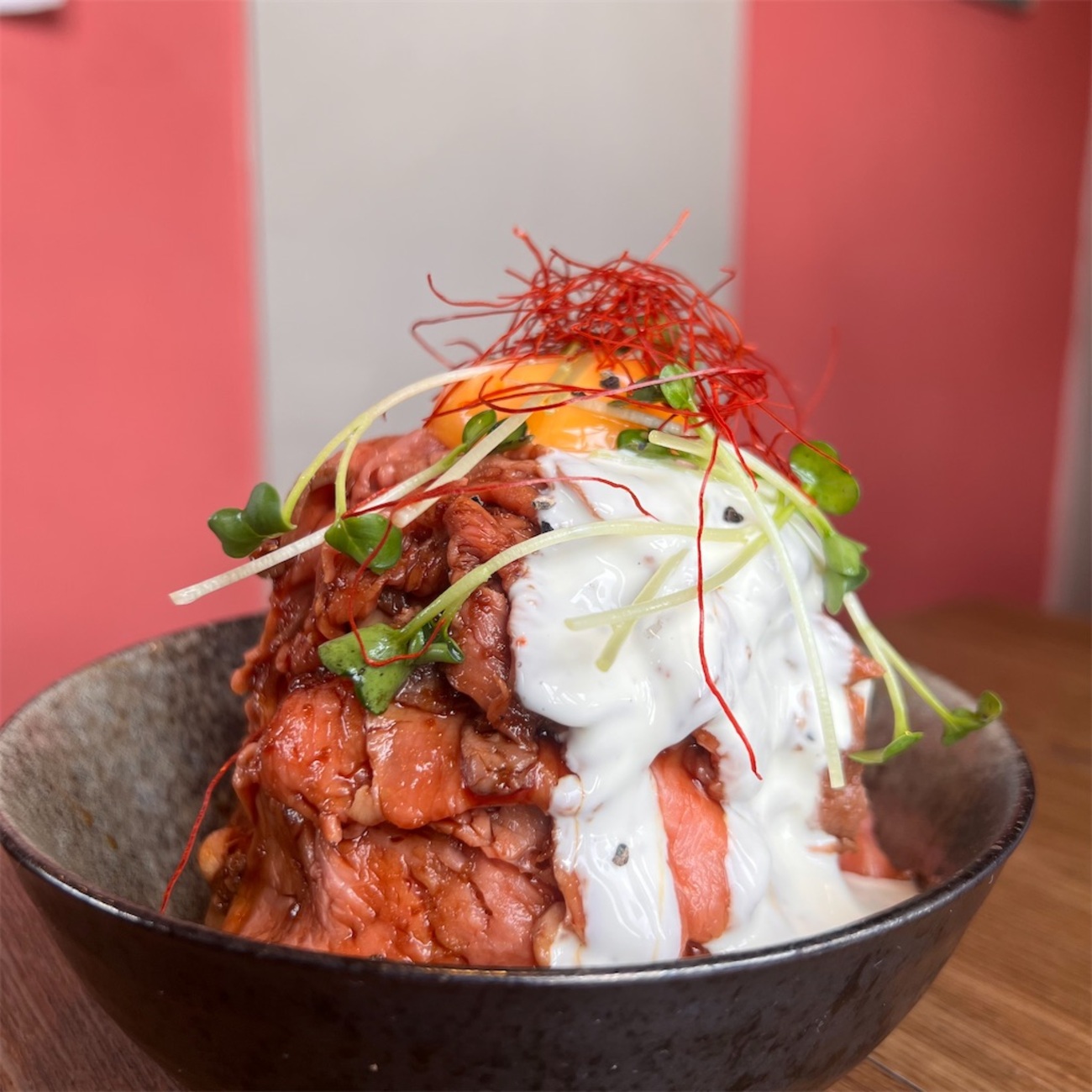 東京の絶品ローストビーフ丼 今食べたい！話題の人気店6選大公開aumo アウモ