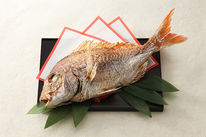 オーブンで焼く鯛の尾頭付き