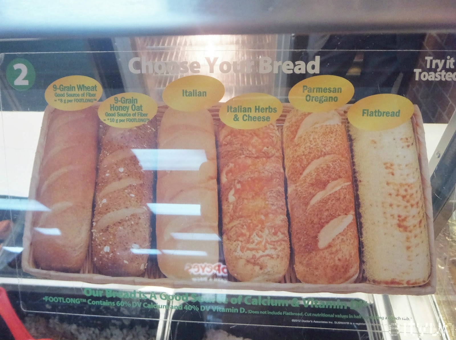 4種類のパンでサンドイッチをもっとおいしく☆毎日お店のオーブンで焼き上げられるパン♪みなさんのお気に入りはどれ? 具材に合わせてパンを選んでみると、新しい発見があるかもっ ღ✪v✪ 。゚☆「ホワイト」 「たまご」や「べジーデライト」♪素材の味わいを楽しみ