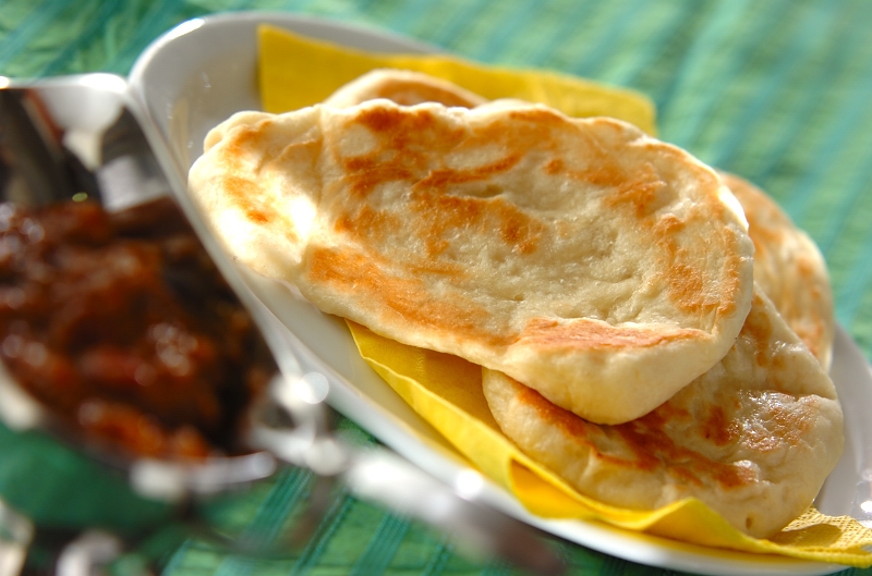 ナン用ミックスで作る ペシャワリナン ～クルミやレーズンを詰めた甘いナン～レシピエスビー食品株式会社