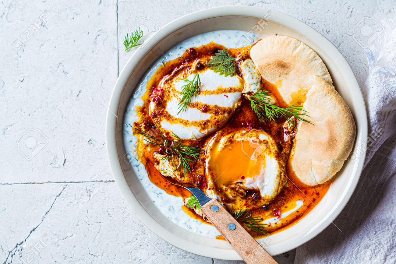 MenemenTurkish Scrambled Egg– メネメン トルコのスクランブルエッグ- Travel Bug Kitchen