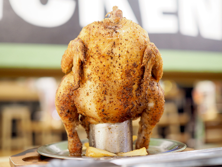 総重量6㎏のキャンプデカ飯!鶏を丸ごと1羽使った「ビア缶チキン」に、らすかる新井かぶりつくテレビ東京・BSテレ東の読んで見て感じるメディアテレ東プラス