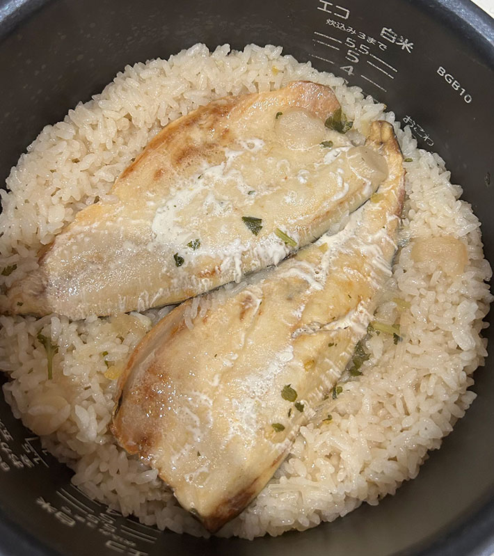 炊飯器で同時調理!ほろほろチャーシュー&炊き込みご飯