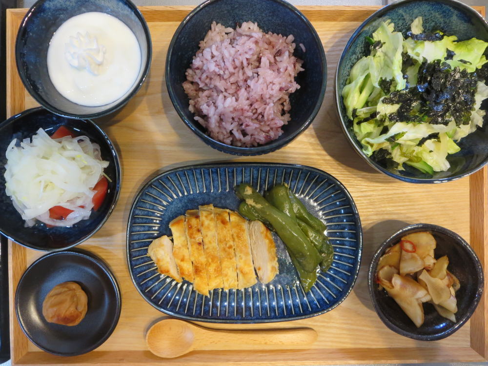 「とり肉と小松菜のオイスターマヨ炒め」の献立