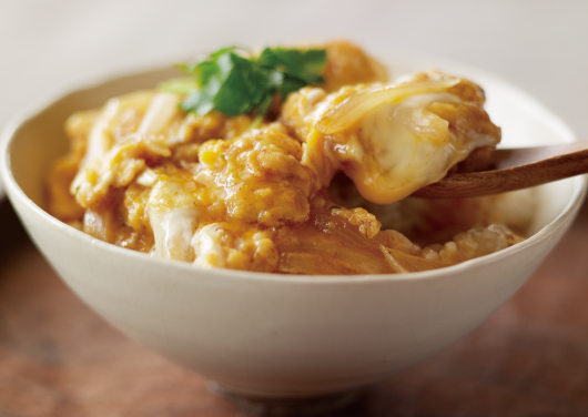 卵丼レシピ６選栄養たっぷりでふわふわ食感が子どもにも人気！めんつゆで簡単味付け！ちょいアレンジ卵丼のレシピもご紹介HugKum はぐくむ