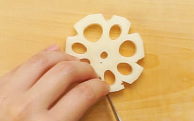 おせちのれんこんの飾り切り 花れんこん を簡単に作る方法