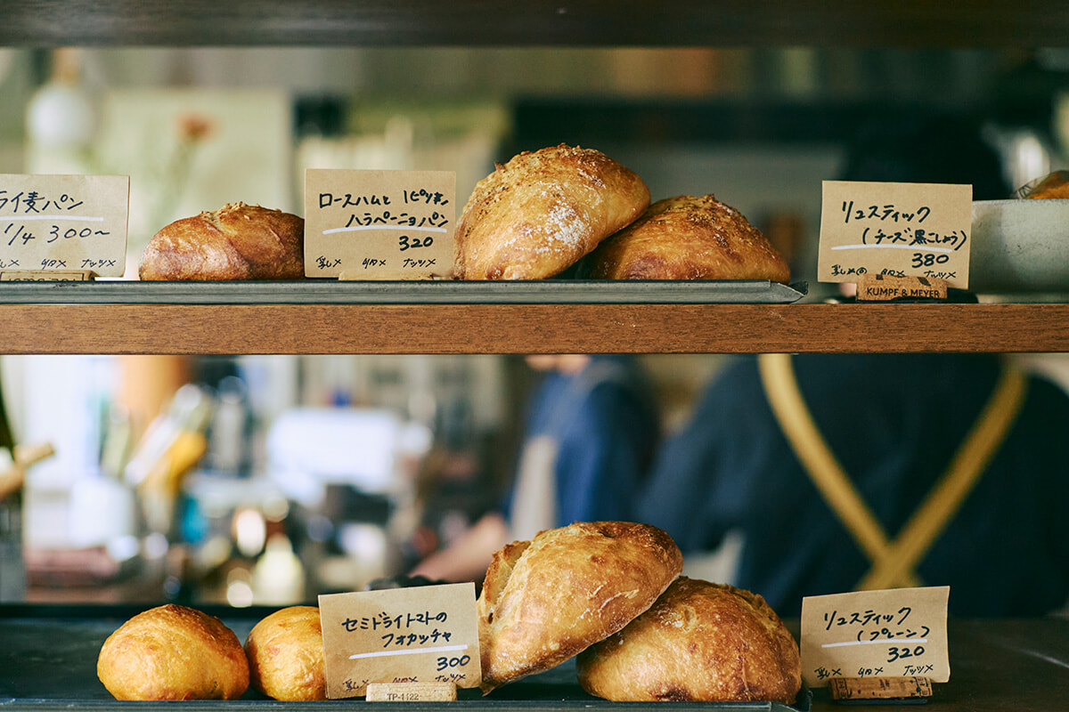 京都の注目エリア・岡崎に続く冷泉通りにオープンした mati は手作りパンとワインとアテの店Leaf KYOTO
