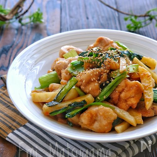 ご飯おかわり♪ 鶏むねと玉ねぎ小松菜のうま味噌炒め 節約飯
