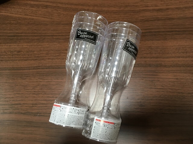 ダイソーのワイングラスが可愛すぎる☁️ . 普通のタイプと一緒に売ってたけど オーロラの方が断然可愛い！ . ゴールドのラインがと控えめなオーロラが超可愛いよ💓 . このワイングラス自体は結構前に発売されたみたい！ . でも初めて見たから人気商品なのかな