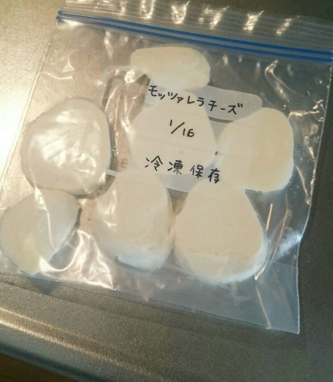 コストコ『モッツァレラシュレッドチーズ』1kgもあって使い切れるか不安？おすすめの冷凍方法で便利に保存！大量消費のアレンジレシピも紹介