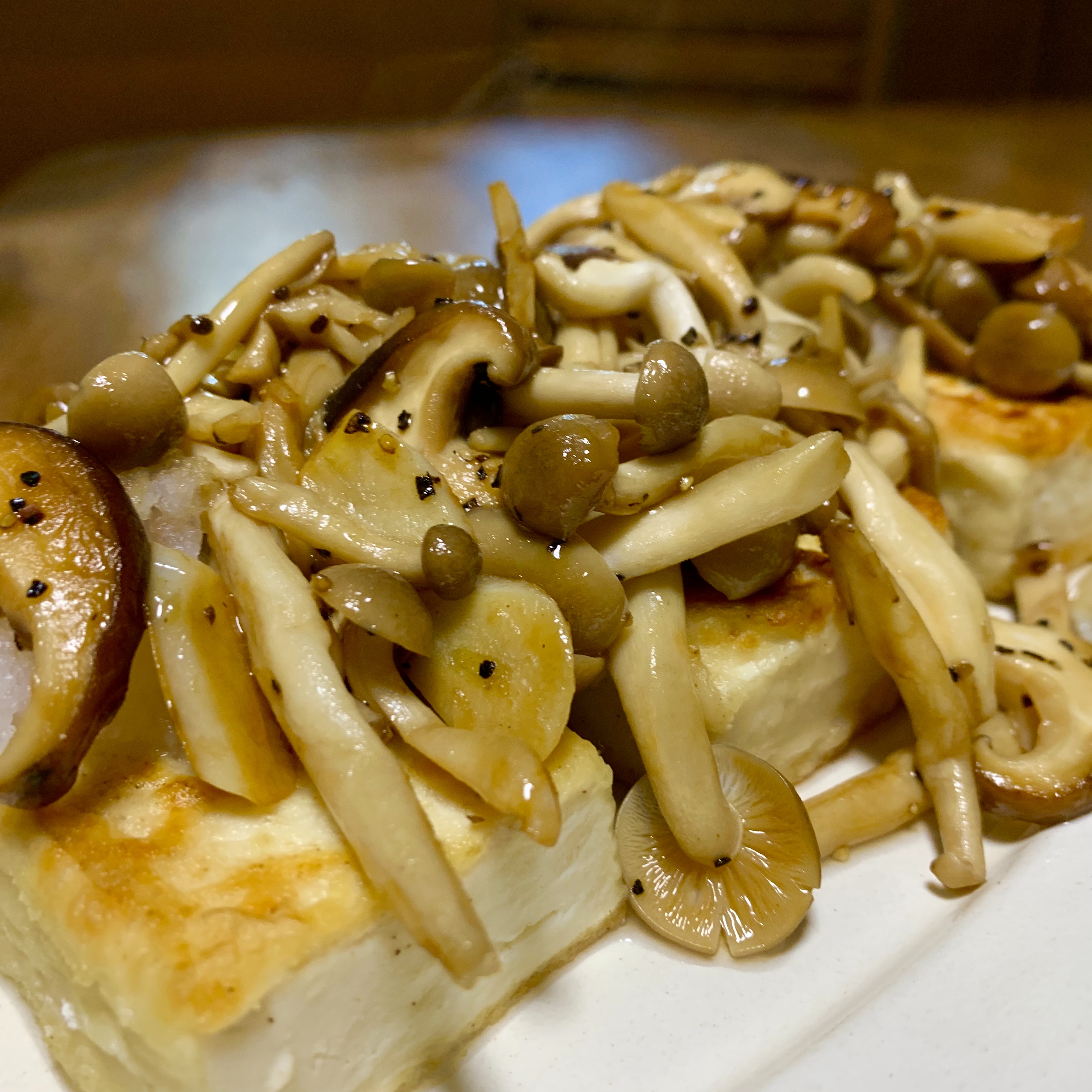 満足感十分 豆腐ステーキキノコとともに