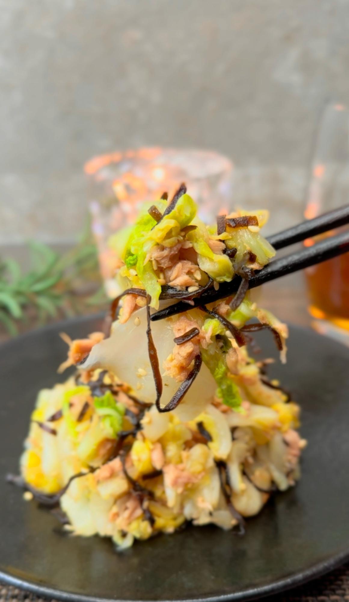 塩昆布の旨味たっぷり!「白菜とツナのバター醤油炒め」レシピ