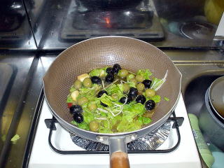 これぞイタリアン‼️オリーブの実入りパスタ☆☆