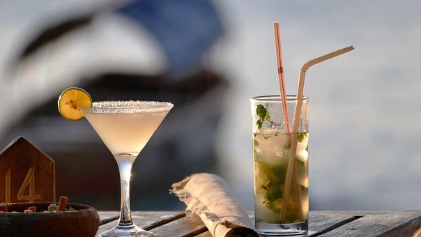 クリスマスの聖なる夜に～キラキラ光る雪景色を楽しみながら～心も身体も温まるカクテルMILD RESEARCH