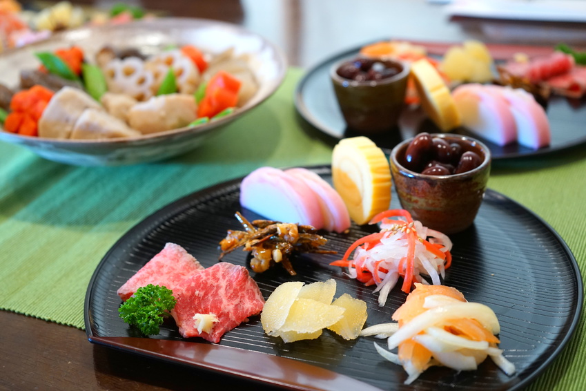 おせちの詰め方 - 華やかに盛り付ける基本Amazon