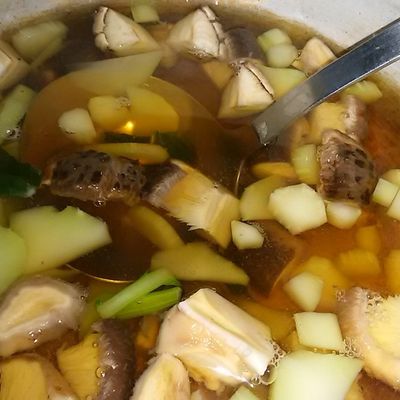 ひな祭りのちらし寿司にあう優しい色合いの揚げ物献立「コーンかき揚げ」