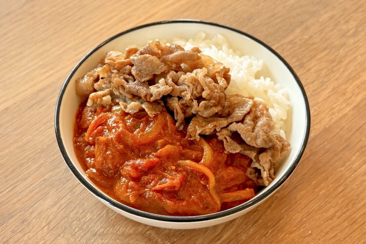 簡単!スパイシートマトカレー。市販ルーを旨辛く+奥深い味にする粉唐辛子など3つカライチ