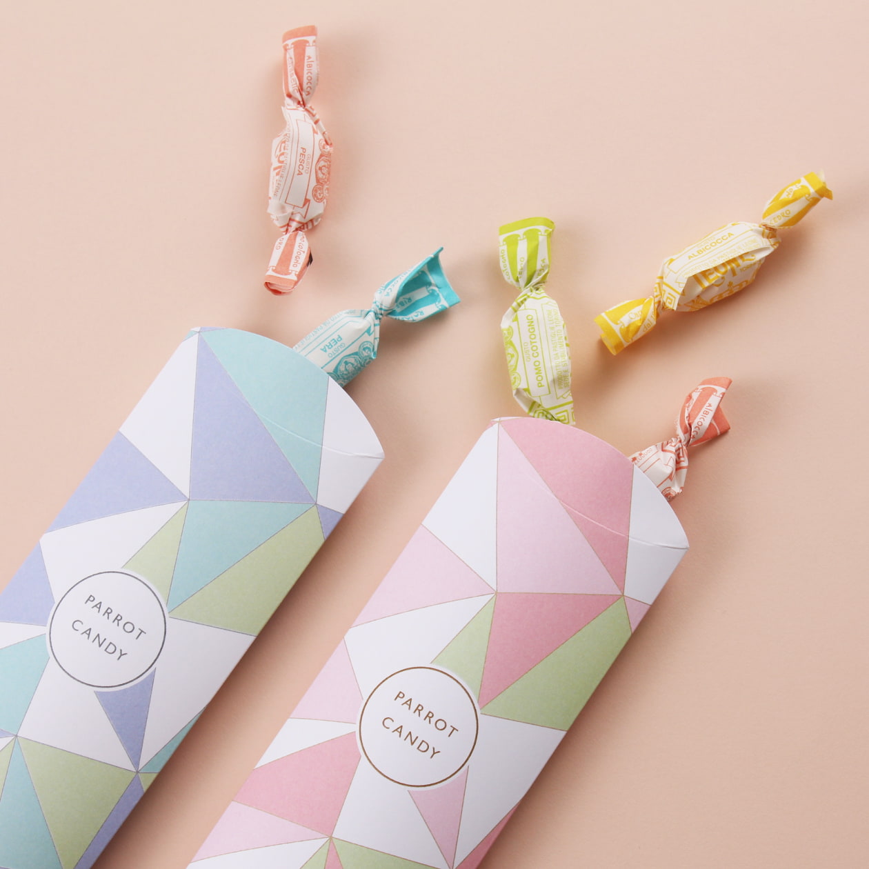 レトロかわいい🍬と思ったらいいね🧡で教えてね！ ＼4月29日は昭和の日昭和生まれの「 カンロ飴 」が、復刻版パッケージで発売中✨▷🟠◁ 1955年発売から変わらない味！ 日本の伝統調味料のしょうゆを生かした昔ながらの“あまじょっぱい”味わいがクセになるひと粒