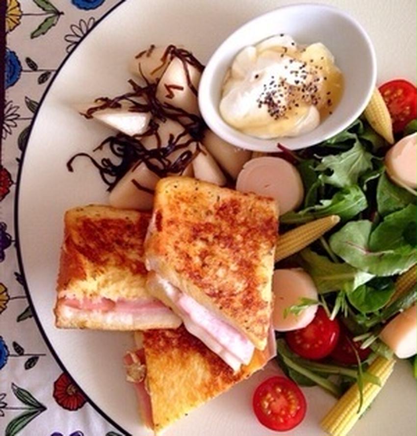 簡単朝ごはん！オムレツトースト : 保育園で働いていた管理栄養士藤原朋未がお届けする「ママ楽ごはん」