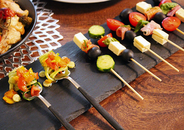 クリスマスチキンの盛り付けのコツ~色合いを意識したい│宮崎地鶏と燻製専門店スモーク・エース