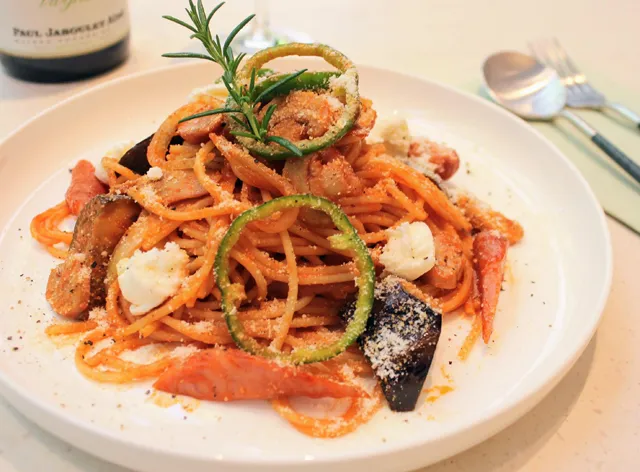 ナポリタンの簡単レシピ 喫茶店のような昔ながらの味わいにほほえみごはん-冷凍で食を豊かに-ニチレイフーズ