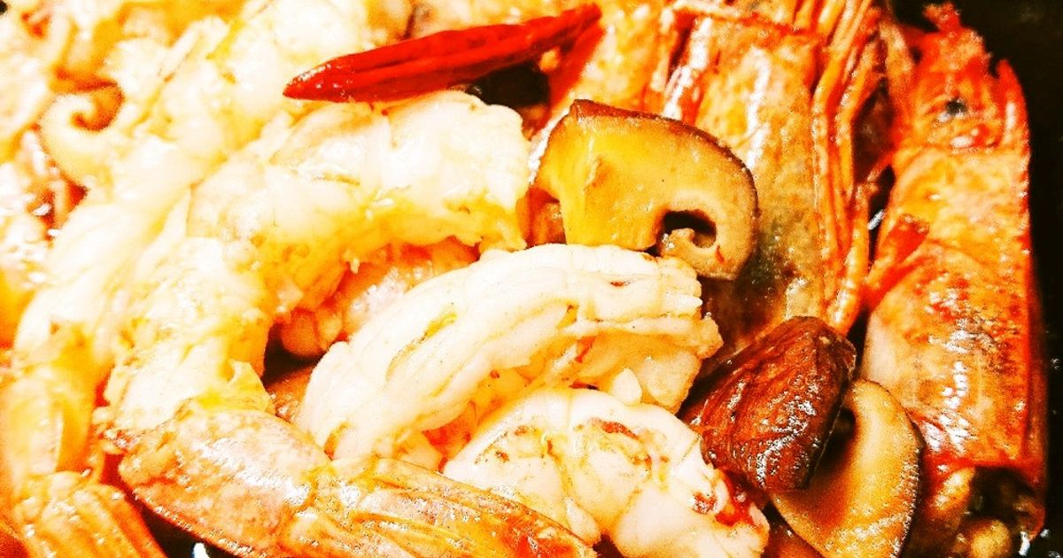 旨味が染みわたる！ 赤エビの味噌汁