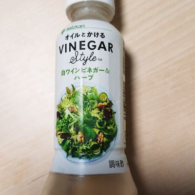 フィンガーライム とても綺麗な色で、キャビアのような粒々がぎっしり詰まってます。 カルパッチョやサラダなどに オススメです♪口の中でプチプチと弾けます😋