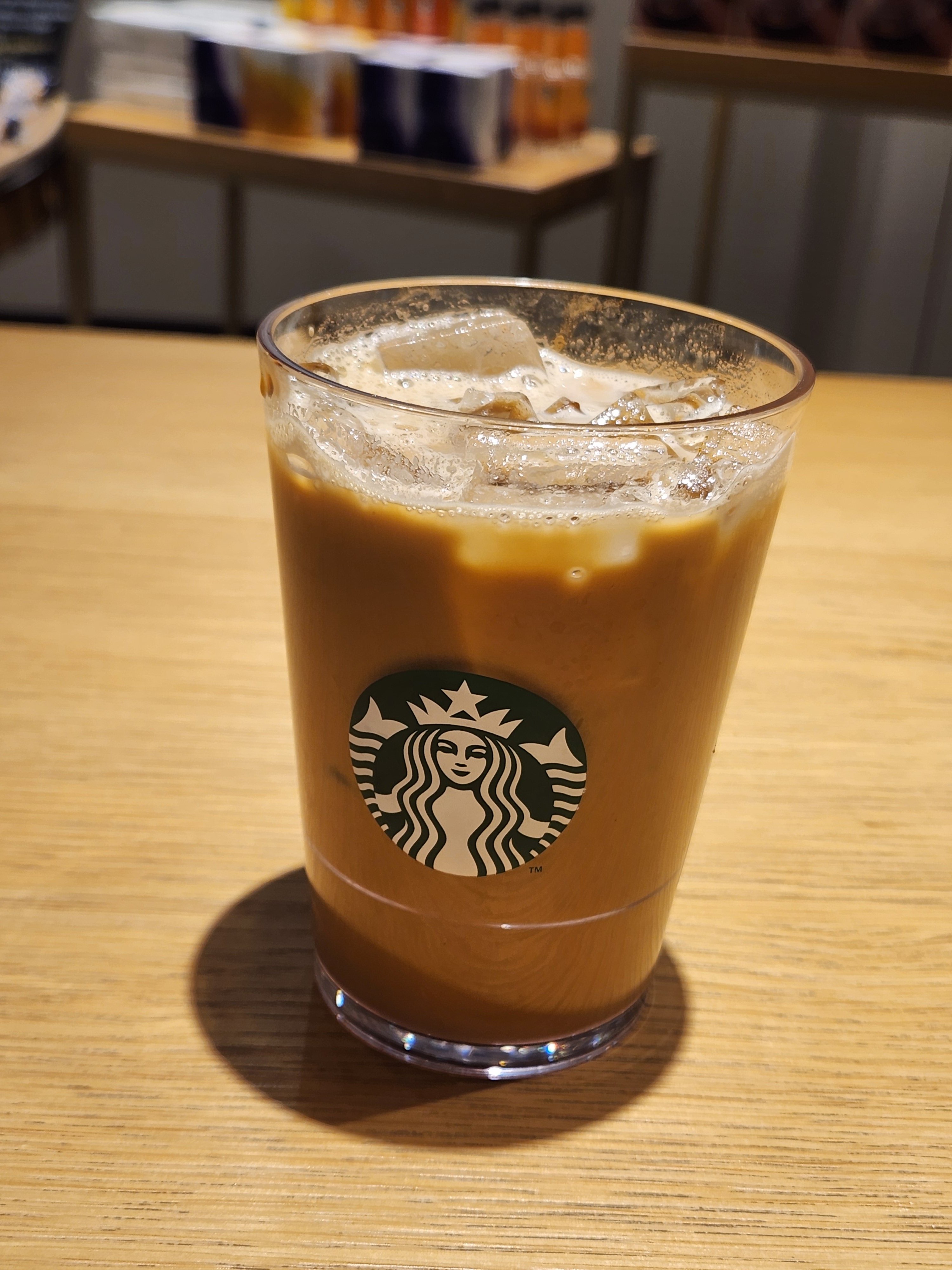 トリプルエスプレッソ ラテ」おすすめカスタム3選。ミルク変更・シロップ追加でより自分好みに♪ - macaroni