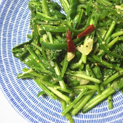 冷蔵庫に残ってた小松菜🥬ピーマン🫑を使い切るために作った「残り物丼」😅 見た目映えないけど 味は格別😋👌 たまには野菜も食べるオジー😁✌️自炊自炊生活自炊記録自炊おじさん