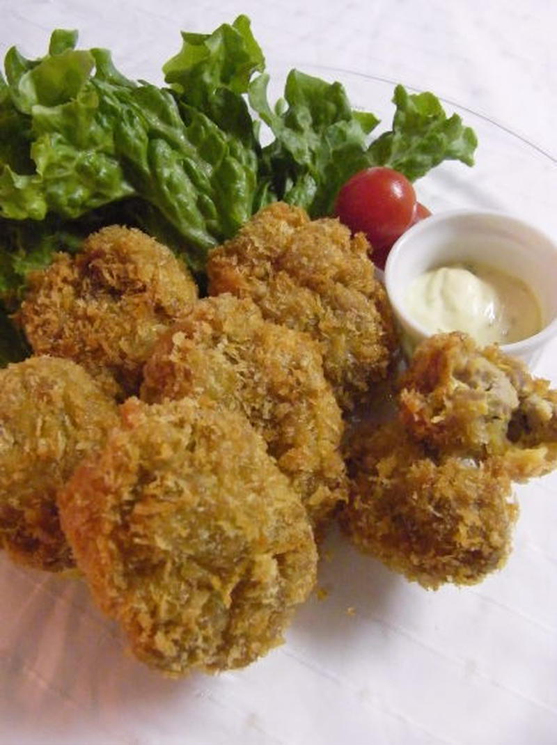 半端に残った鯵のお刺身でつみれ汁🐟 最近我が家でゴマだれブームなので 焼きナスとイチジクにもゴマだれ🍆 最後の写真は去年夫が撮った一枚📷お花を買いにいってふくのお兄ちゃん的存在 のハッチ君🐶に会えて嬉しかったとき。 写真をみてなんでもない日のことを 「あー