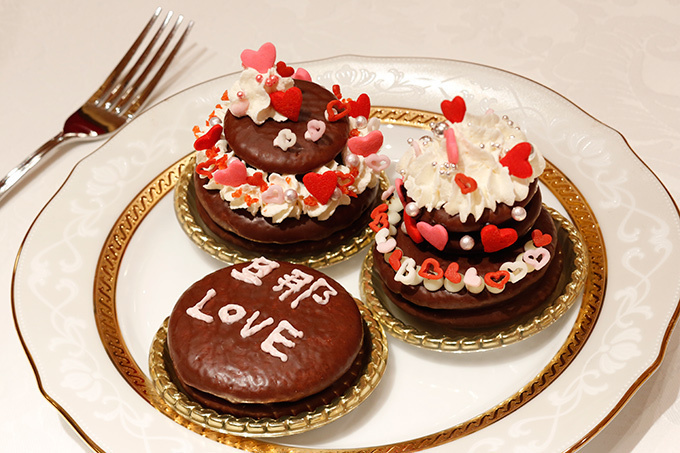 ロッテ・チョコパイ、美女と野獣をイメージした「CHOCOPIE 晩餐会の館」代官山に限定オープン - ファッションプレス