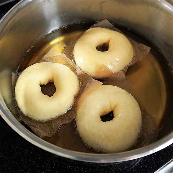 プロ直伝 ふわふわ&もちもち「手作りドーナツ」レシピ。カスタード入りも紹介♡三越伊勢丹の食メディアFOODIE フーディー