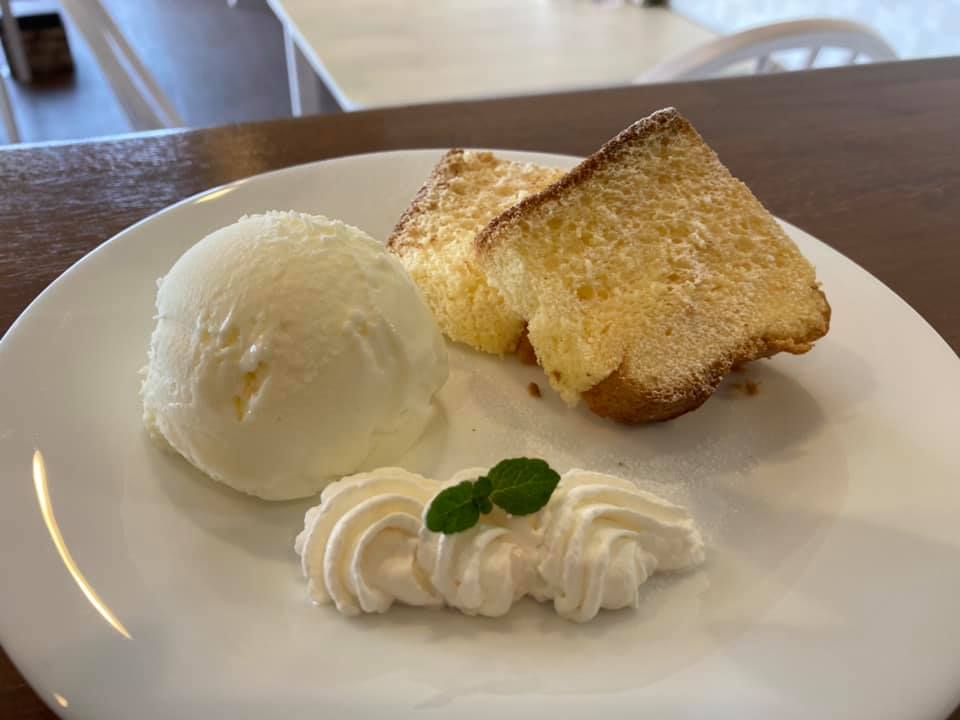 シフォンケーキの盛り付け＆パッケージング: 綿帽子