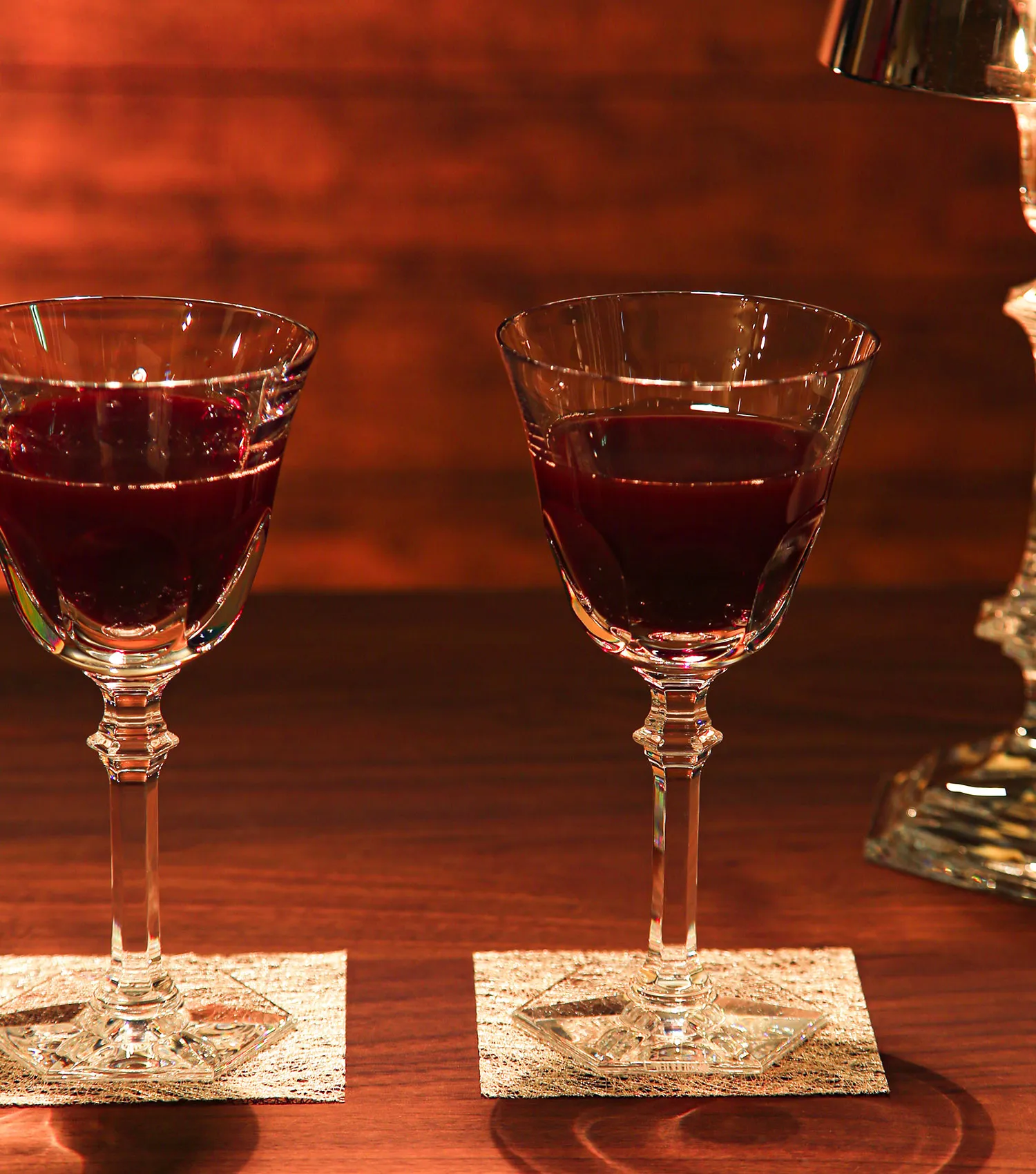 おしゃれなワイングラス 写真素材5608327- フォトライブラリ