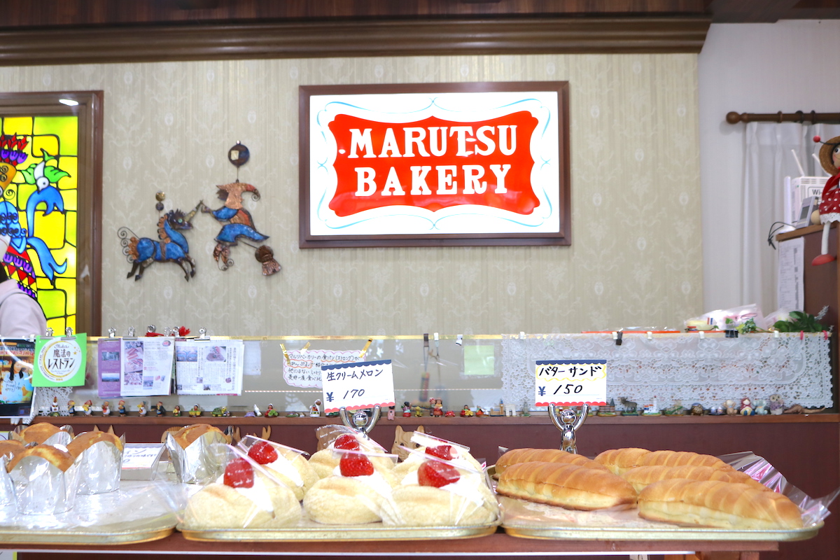 イートインができるレトロなパン屋山翠舎店舗設計・施工・デザイン