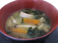 味噌汁の基本の作り方。赤・白で違う味噌選び、だし＆具の選び方を解説！なめこは豆味噌が◎三越伊勢丹の食メディアFOODIE フーディー