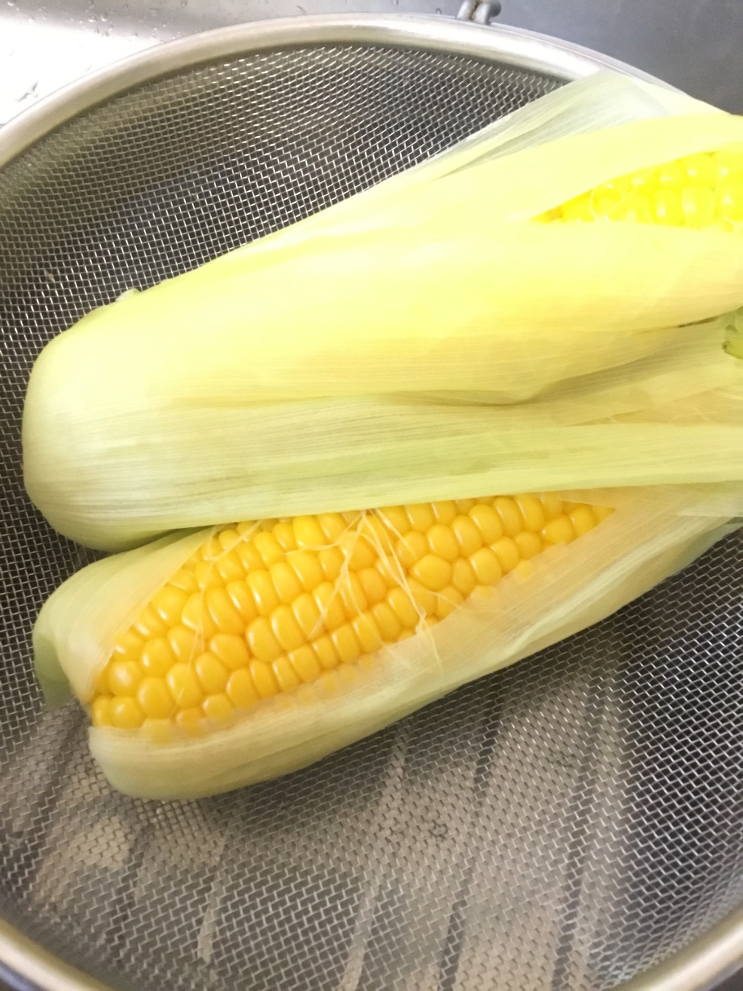 フライパンで簡単旨々トウモロコシの茹で方