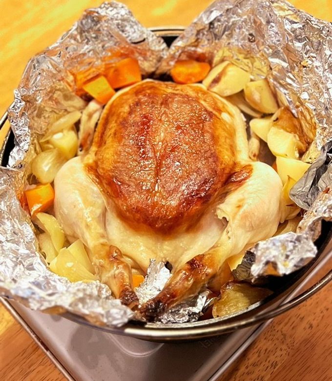 一緒に作るのが楽しい！語らう夜を演出する「丸鶏のローストチキン」フライパンマン