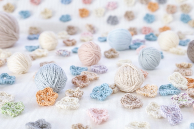 あまり毛糸を使ったザクザク編みのスクラップセータ