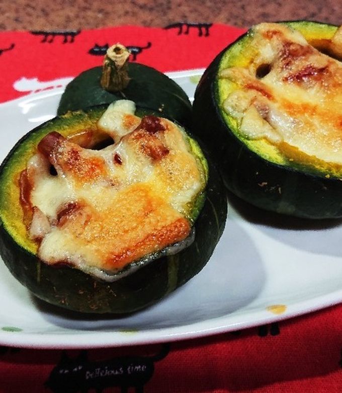 坊ちゃんかぼちゃの超簡単丸ごとチーズ焼き・レンチンして焼くだけレシピゴニョ研